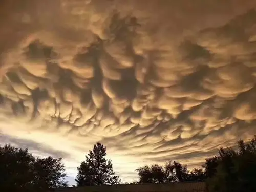 蘑菇云,火烧云,糙面云,断层云(蘑菇云最吓人)_是一种_感觉_地震