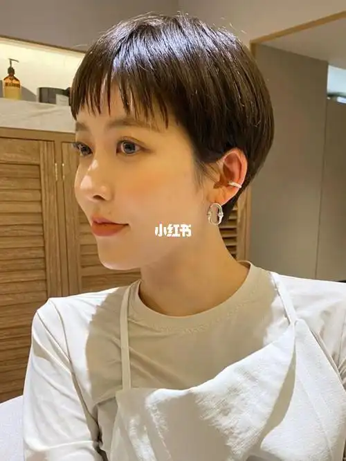 女生超短发分享酷感灵动超短小短发