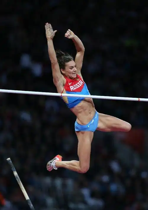 当日,在伦敦奥运会田径女子撑杆跳高决赛中,俄罗斯选手伊辛巴耶娃 44