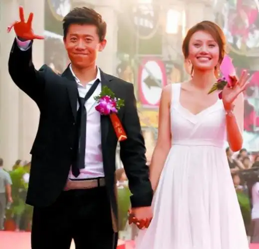 回顾演员夏雨娶师妹袁泉婚后生一女妻子用爱化解我与父母矛盾