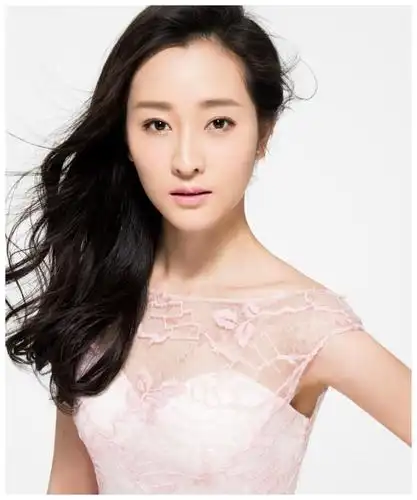 90后女演员吕星辰毕业于北京舞蹈学院音乐剧系