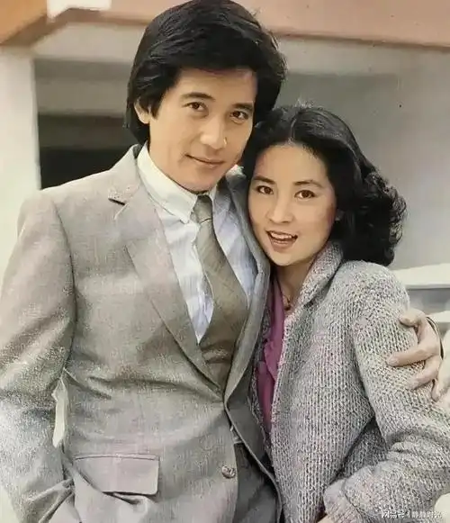 80年代秦汉与林凤娇的亲密照