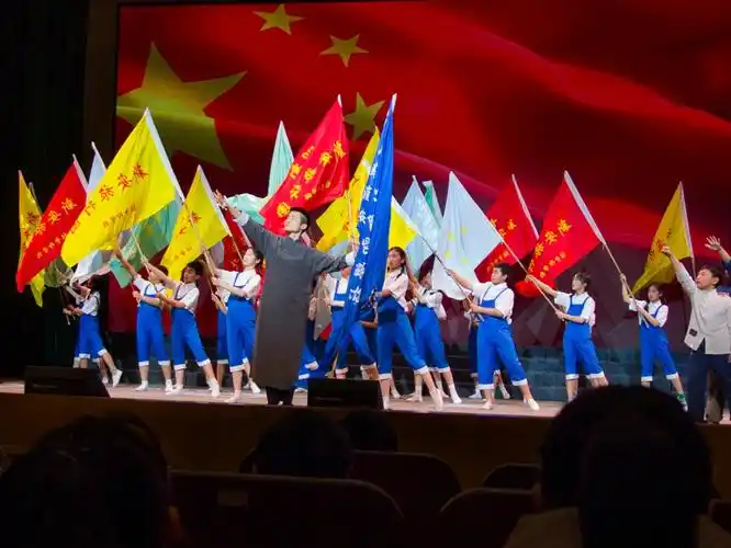 新安小学师生表演新旅故事情景剧《讨饭也要抗日》.朱天羽摄