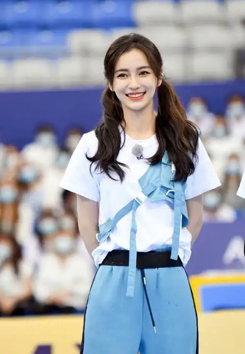 angelababy公主抱张含韵