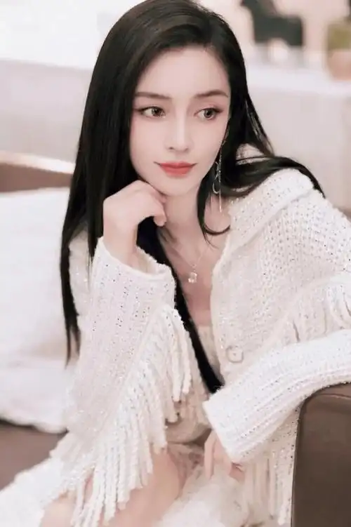 杨颖这组照片自然大方美丽