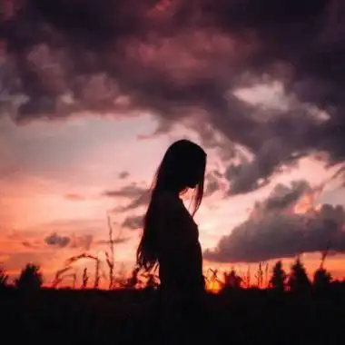 丧系女头真人背影 高清唯美的丧系头像女背影真人图片_女生头像_美头