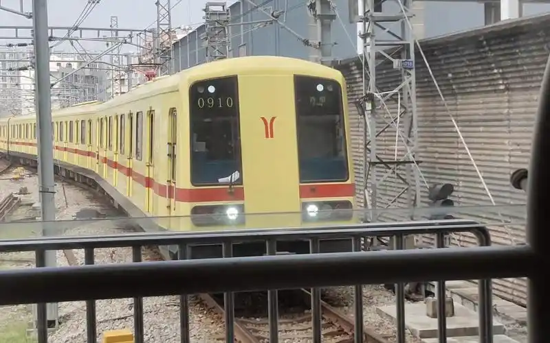 【2023 10.28】广州地铁1号线,车号0910永磁大西,广州东方向西塱进站.