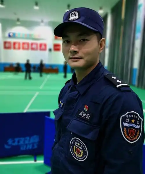 海门区公安局巡特警大队特警中队副中队长刘亚奇多种身份一种使命