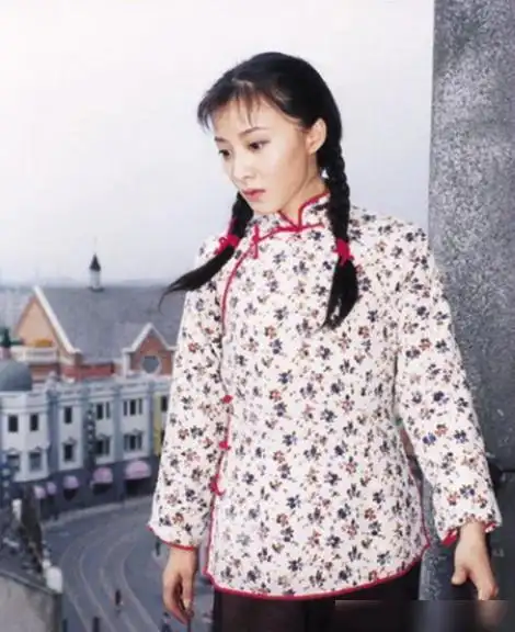 徐露李可云31岁时与认识7天导演闪婚今44岁素颜依旧美貌