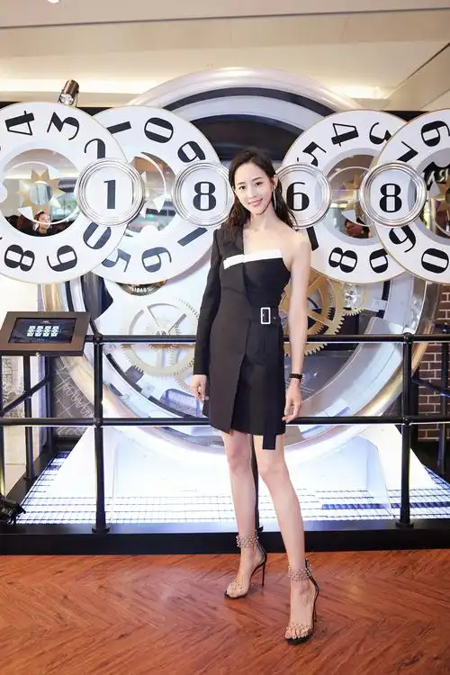 初看张钧甯 ,就被她素雅,恬静的气质所吸引,就像是大喵读书时候让女