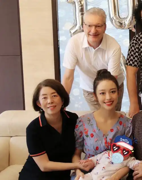 双方父母合体拍全家福,三国混血宝宝太富态|吉娜|郎朗|宝宝_新浪新闻