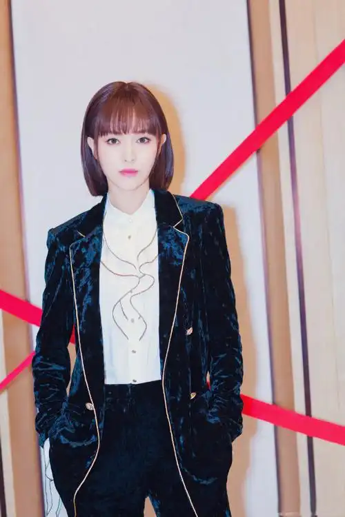 唐嫣图片:短发唐嫣可帅可美