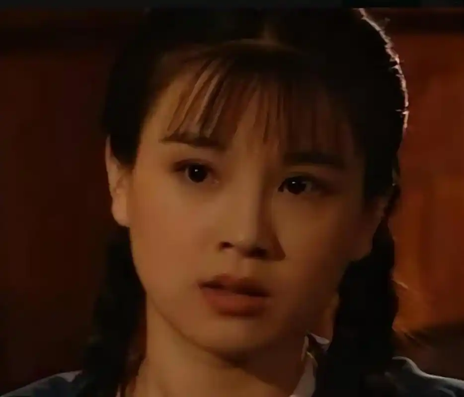 演员赵明明:嫁给英宁,离婚那天抱着女儿大哭,52岁依旧单身