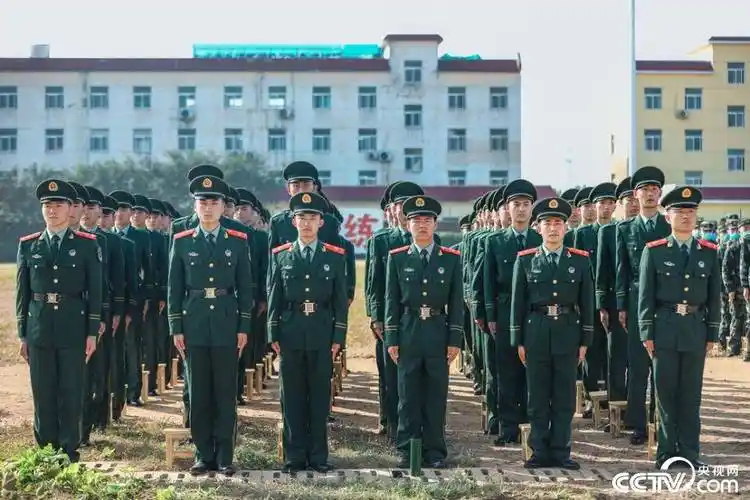 武警河南总队2000余名新兵会操考核