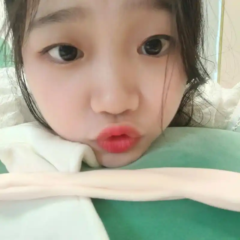 22年的时候 她很乖眼睛清澈又明亮 整天都是无忧无虑@kar - 抖音