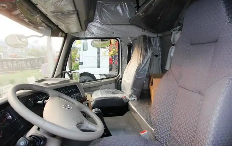 大运n8e重卡 290马力 4x2牵引车(cgc4108wd42)