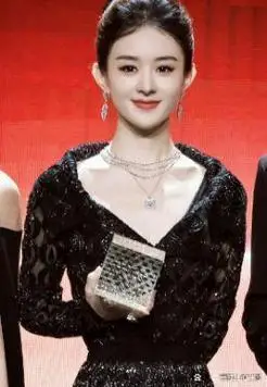 事实证明,从穷女孩逆袭大明星的36岁赵丽颖,走上了另一条大道