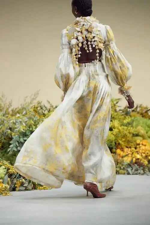 2021春夏女装流行色彩及元素看完你就会买衣服了