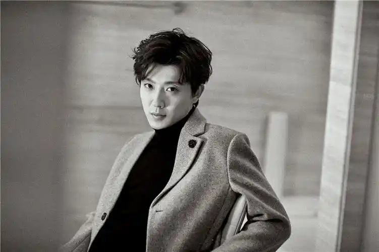 姚远绅士时尚西装写真图片