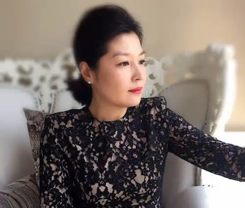 50岁哈文传来喜讯本人亲自晒照片官宣证实网友纷纷送祝福