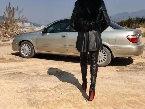超高跟过膝长靴皮衣女王