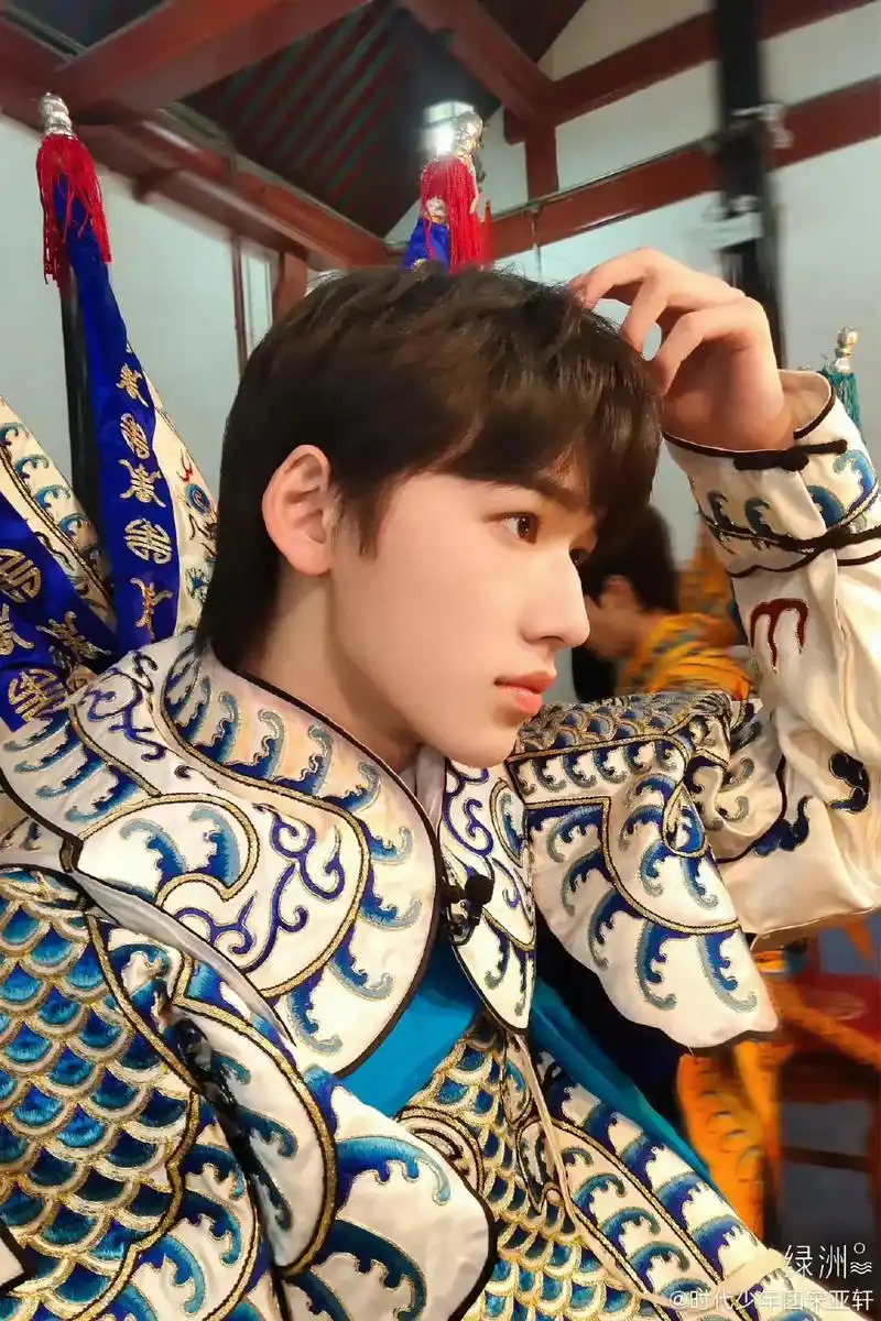 宋亚轩#戏服 #可爱 #流量扶持 亚轩要上台唱戏咯 - 抖音