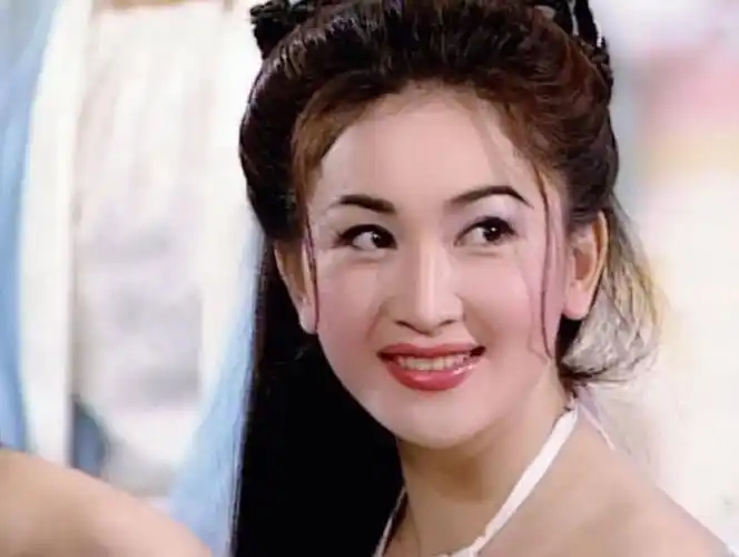 能用一件肚兜穿40集的妲己,也就抠抠搜搜的tvb剧组能做到了吧!