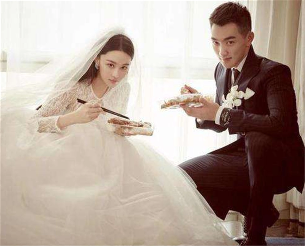 张馨予4位伴娘合照曝光,表姐才是亮点,神似张馨予!