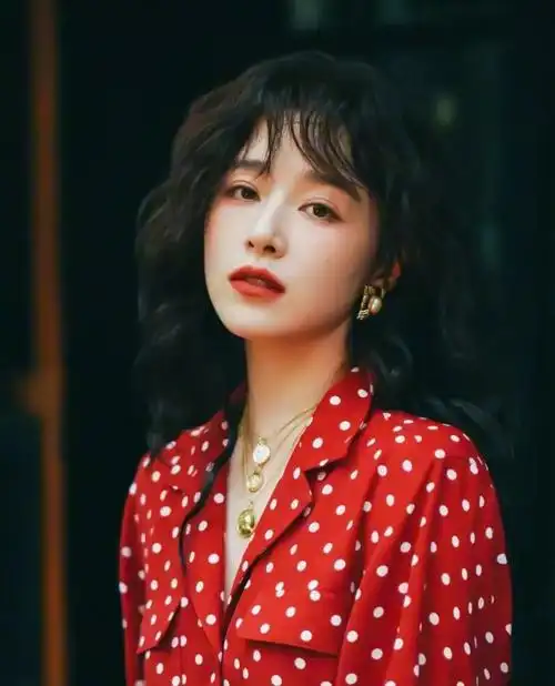 时髦复古烫发型推荐 多位女明星亲自示范_女生烫发 - 美发站