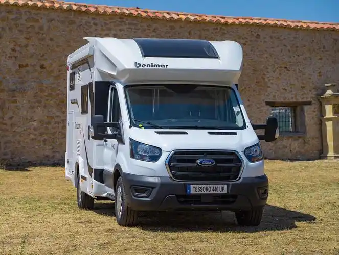 "秋韵枫语"-西班牙福特全顺底盘c型房车(benimar).