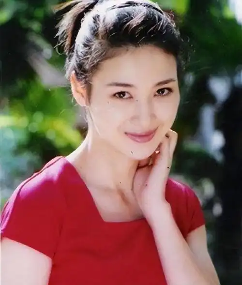 童蕾25岁与周一围相爱32岁嫁富豪为妻后来老公犯法入狱