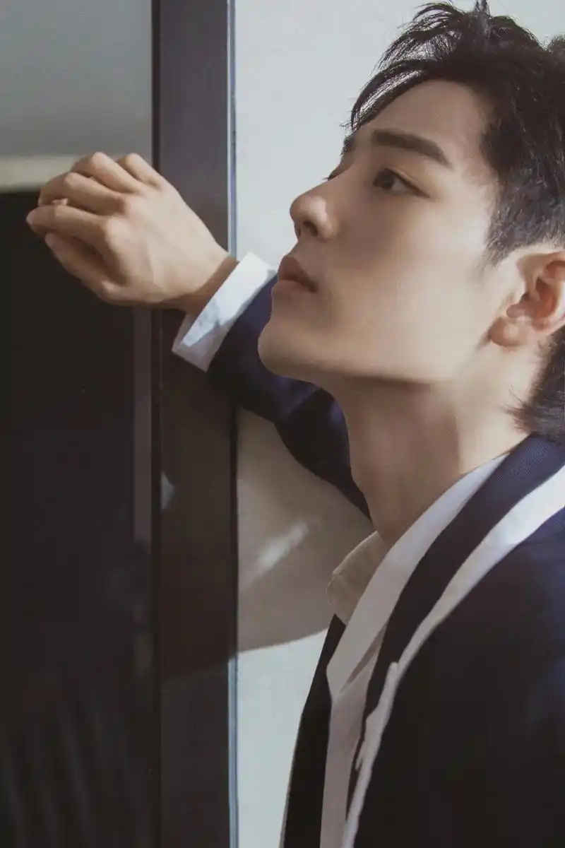 肖战 果然这男人的脸就适合放大再放大,这完美的下颌线#肖战 - 抖音