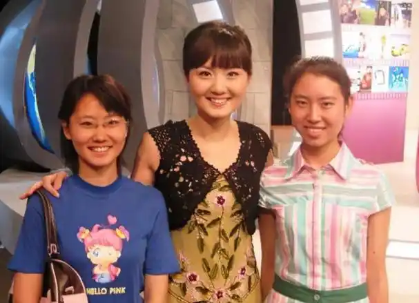 回顾"玻璃美人"蒋小涵:嫁圈外老公大龄生子,爱情事业双丰收