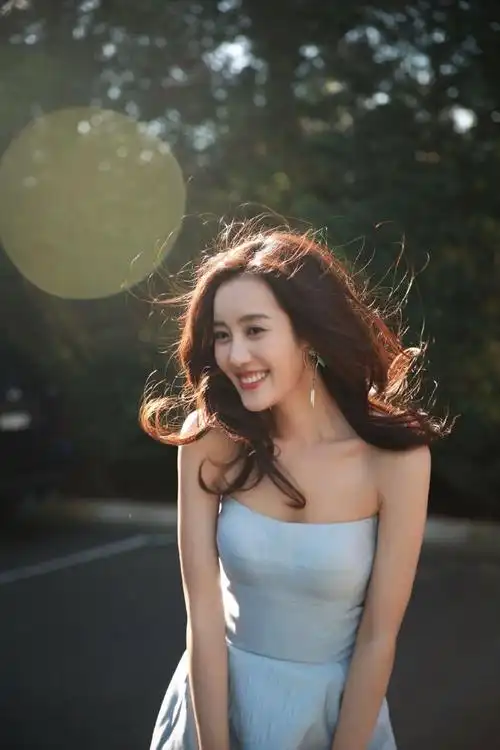 简介:王梓薇优雅性感写真图片,分享一组王梓薇图片给大家,图中的明星