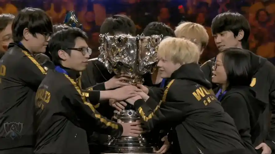 fpx的s9冠军皮肤选哪个?只剩两个位置没定了