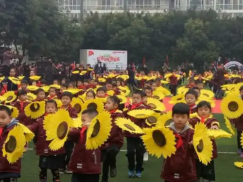 草堂小学 "家传·传家"一年级入队仪式今日举行