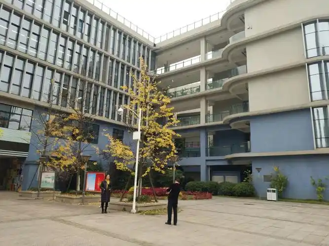 成都市泡桐树中学参观学习