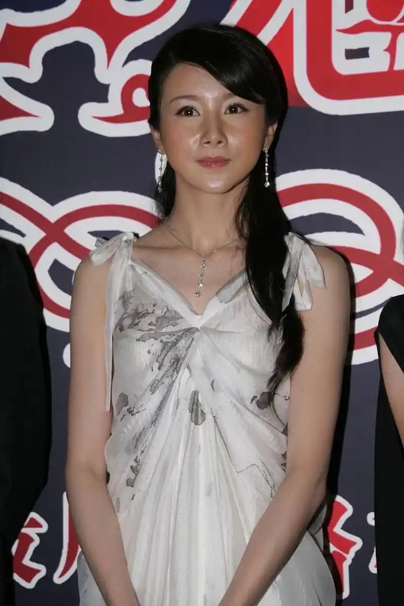 一则关于知名演员孙菲菲在拍摄电视剧血色恋情期间遭受导演张汉杰策划