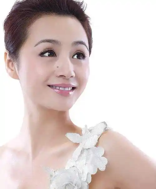 曹颖:无心插柳入行,从央视主持到演员样样优秀,事业家庭都完美