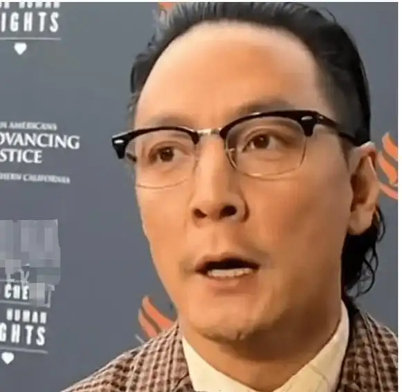 吴彦祖近照曝光,发际线后移成秃顶,说"我们美国"惹争议