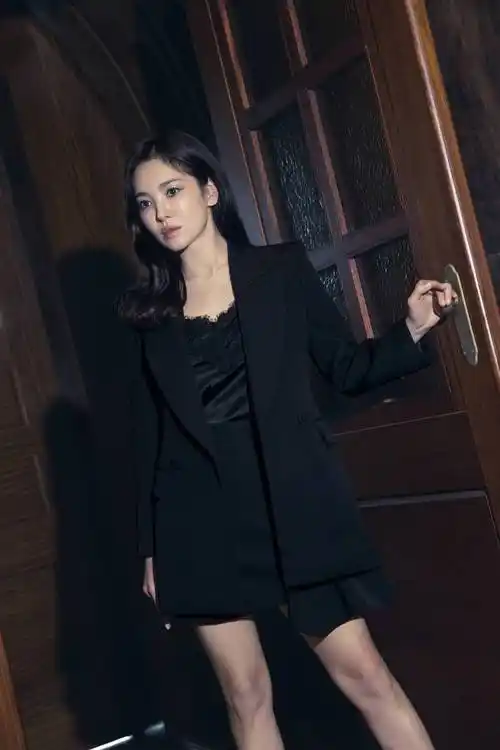 宋慧乔最新时装写真曝光41岁女神知性优雅