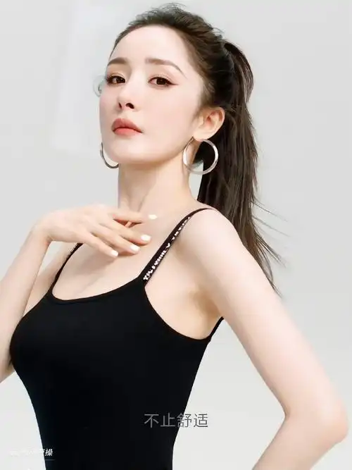 杨幂#大幂幂性感内衣代言s型身材让人很爱