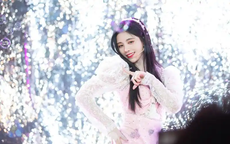 鞠婧祎仙气甜美高清桌面壁纸