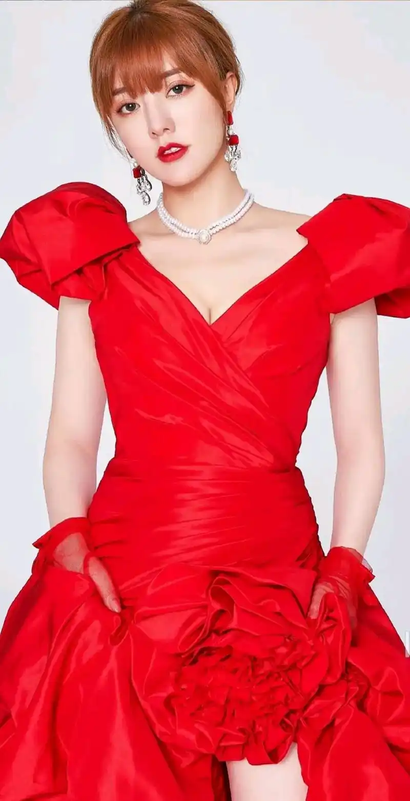 藏族姑娘阿兰达瓦卓玛身材傲人,真是美到了极致