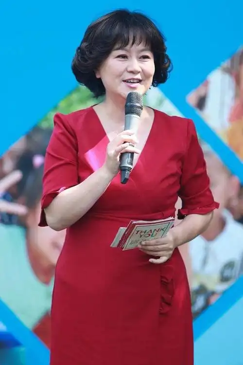 央视名主持鞠萍:难忘催泪的父爱母爱,在再婚中感受幸福|杨硕_网易订阅