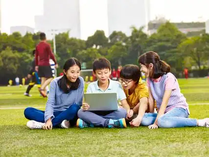 【亚洲小学生上课讨论】图片免费下载_亚洲小学生上课讨论素材_亚洲小