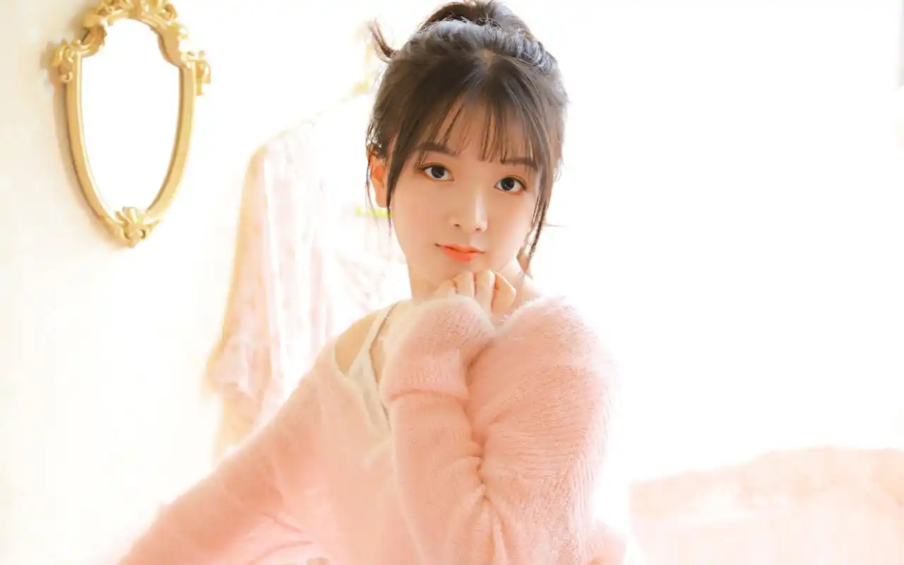 粉色毛衣小姐姐初秋写真桌面壁纸