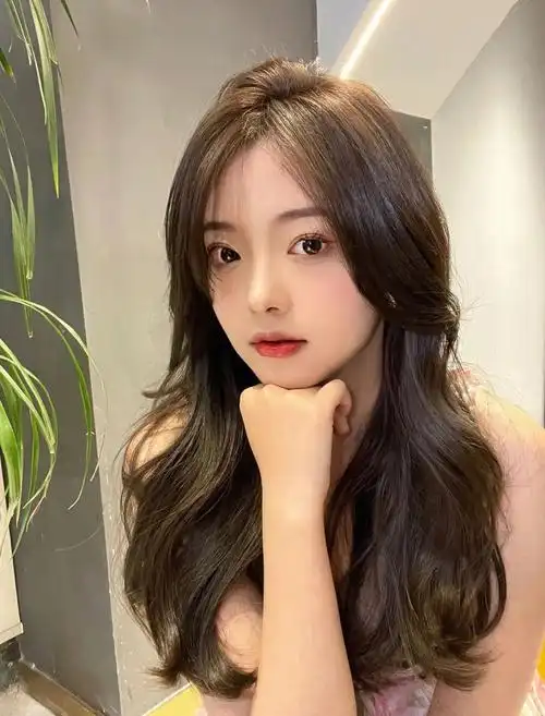 咖啡色大地色赋予头发真正定义优雅朴素