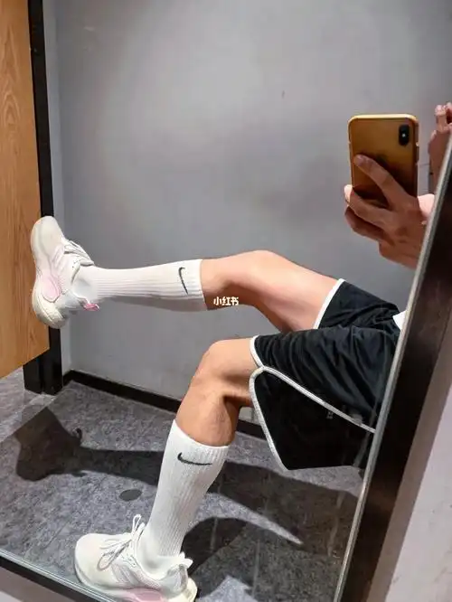 体育白袜  #体育生白袜  #长袜  #长袜搭配  #nike袜子  #nike白