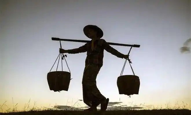 鄂州大门上面放扁担的习俗